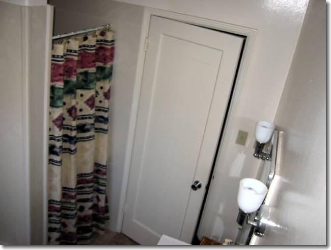 Ooops, the shower door is special-order. It's curtains for now